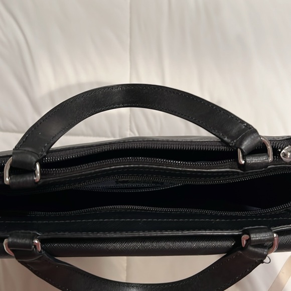 Gorgeous Tumi Saffiano Leather Handbag - Picture 7 of 11